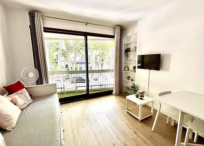 Studio Lumineux Avec Terrasse